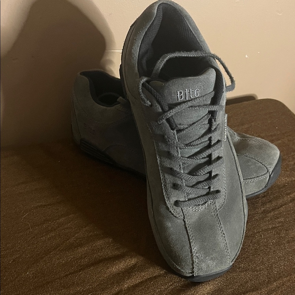 😄Grey Suede Bite orthosport lace up shoes size 10